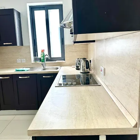 Luxury Penthouse 170 Meters From The Sea In Balluta Bay Apartamento