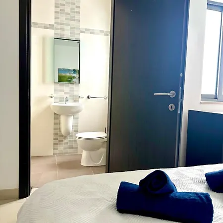 Luxury Penthouse 170 Meters From The Sea In Balluta Bay Apartamento