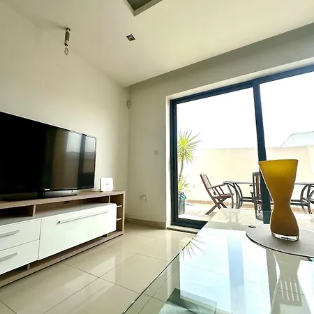 Luxury Penthouse 170 Meters From The Sea In Balluta Bay Sliema