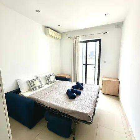 Luxury Penthouse 170 Meters From The Sea In Balluta Bay