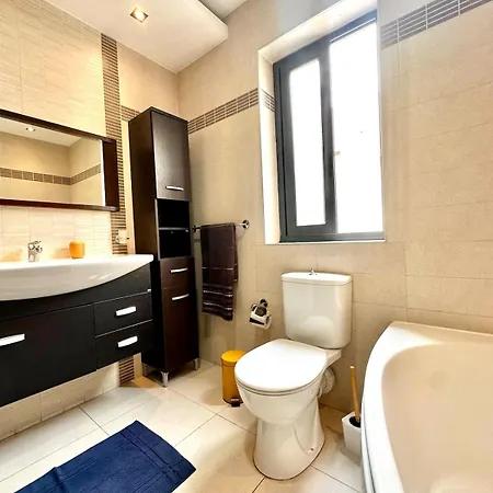Luxury Penthouse 170 Meters From The Sea In Balluta Bay Apartamento