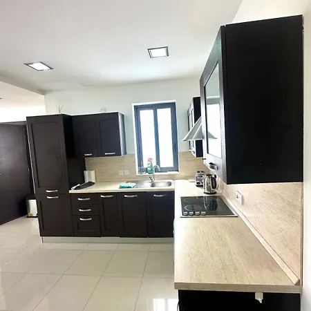 Luxury Penthouse 170 Meters From The Sea In Balluta Bay Apartamento *