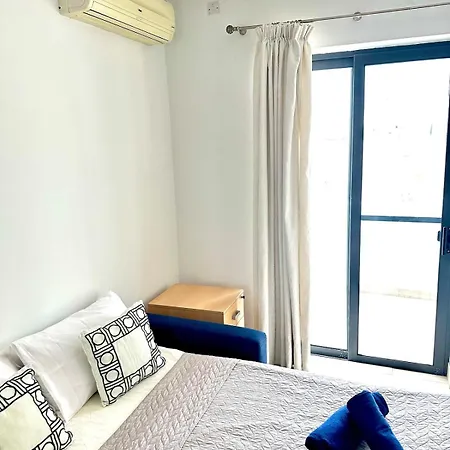 Luxury Penthouse 170 Meters From The Sea In Balluta Bay Apartamento
