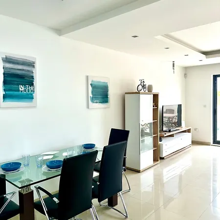 Luxury Penthouse 170 Meters From The Sea In Balluta Bay