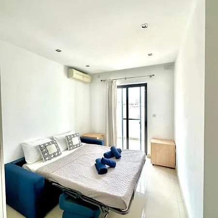 Luxury Penthouse 170 Meters From The Sea In Balluta Bay